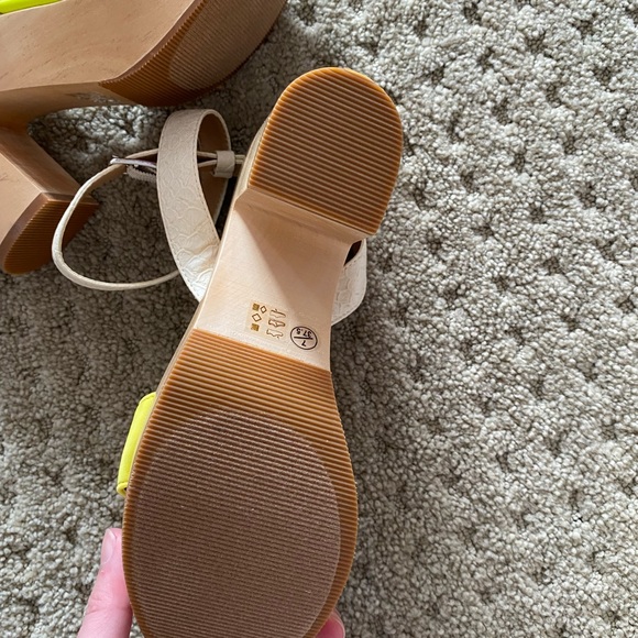 Urban Outfitters chinese laundry size 7 shoes - Picture 3 of 3